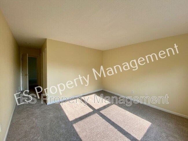 Building Photo - 7310 Parklake Pl
