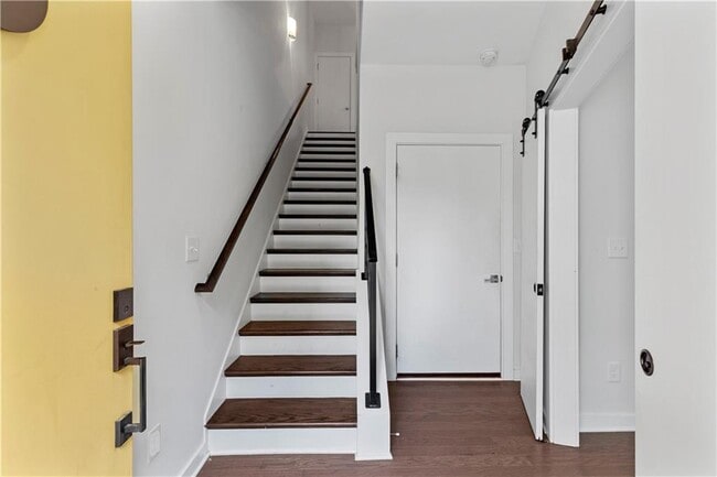 Building Photo - 415 Gartrell St SE