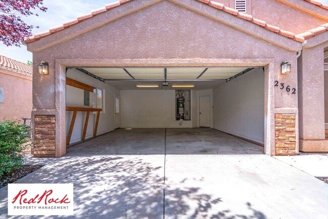 Building Photo - 3 Bed 2 Bath, 2 Car Garage with a Fully Fe...