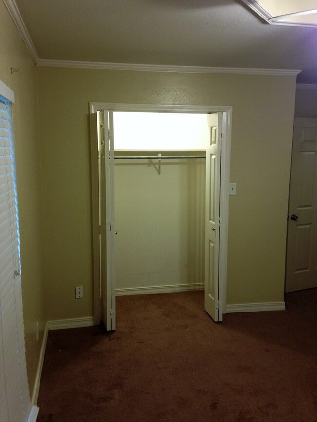 Building Photo - ** 3/2 IN NEW GREENACRES PLACE **