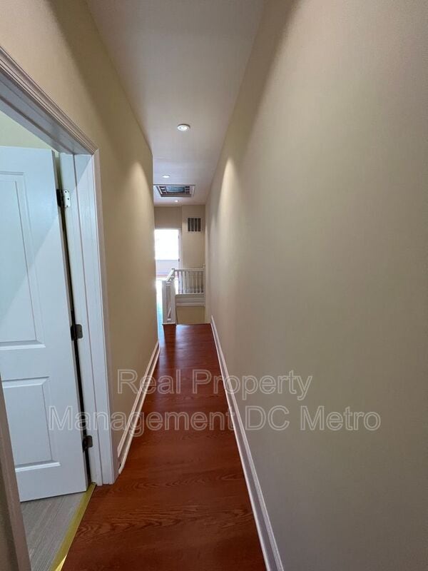 Building Photo - 32 Quincy Pl NE