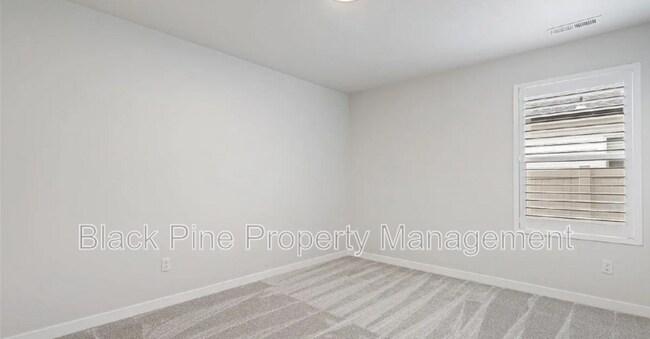 Building Photo - 3949 N Amberwood Ave