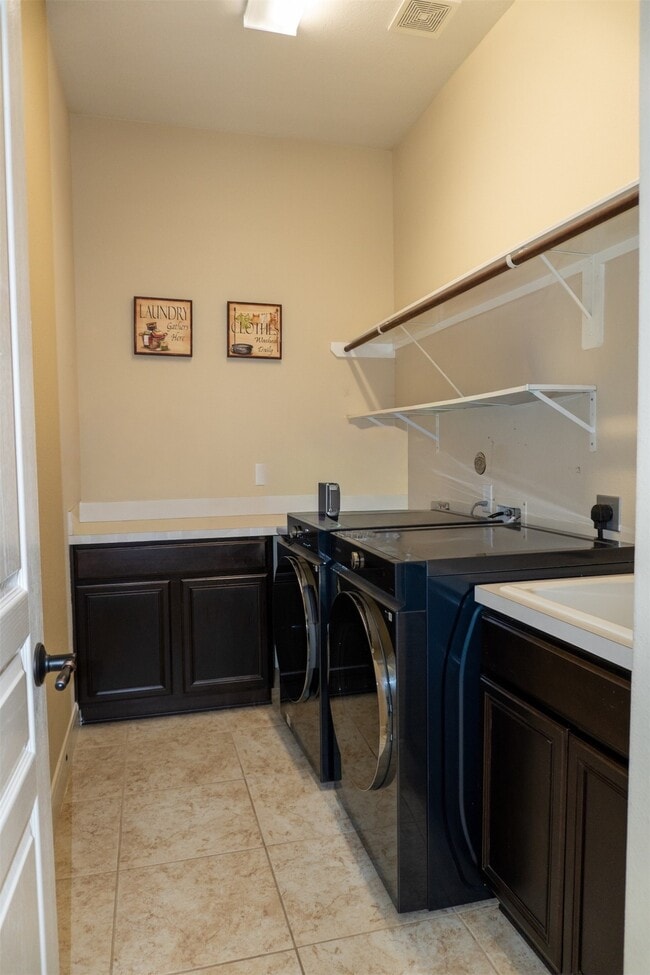 Building Photo - 25614 Somerset Meadows Ct