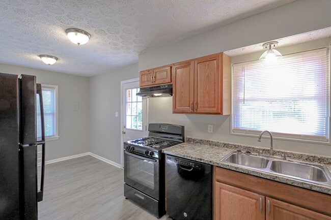 Building Photo - 3 bedroom 1 bath in Valley Station!