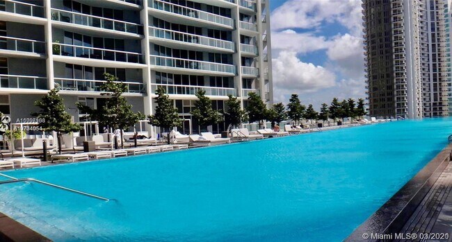 Building Photo - 475 Brickell Ave