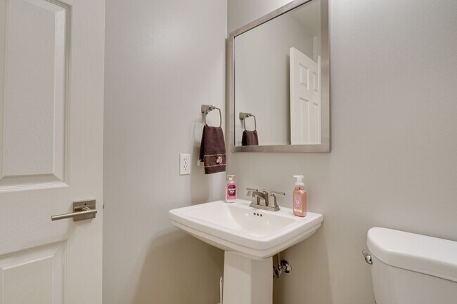 Building Photo - Cozy 3-Bed Home with Pool & Fireplace in P...