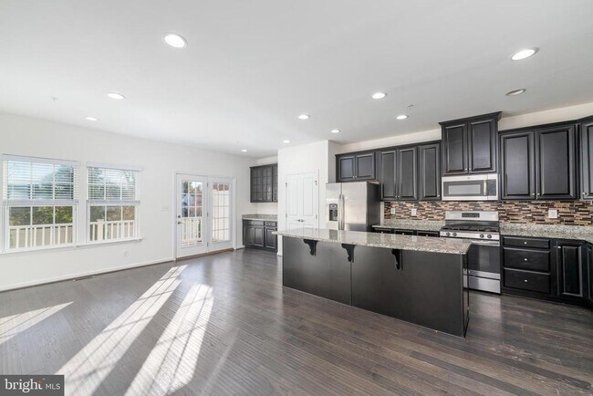 Building Photo - 3223 Clear Spring Dr