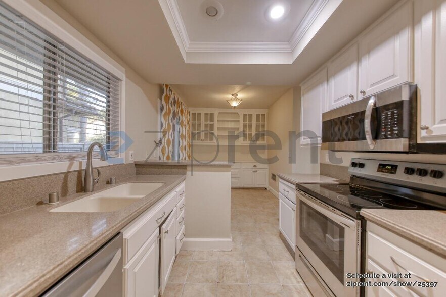 Building Photo - 2312 Ruhland Ave