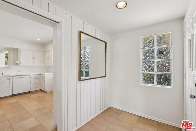 Building Photo - 6727 Orion Ave