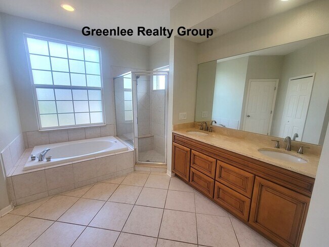 Building Photo - Spacious 3 Bed / 2 Bath pool home with lawn and pool care included in beautiful Rosewood at River...