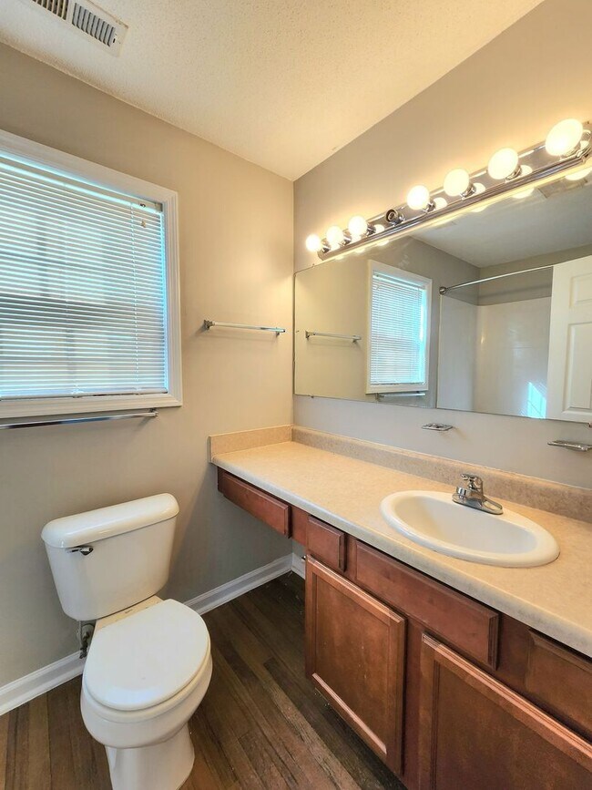 Building Photo - Beautiful 3 bed 2 1/2 bath townhome in a gated community with a pool. Showings Coming Soon!!!