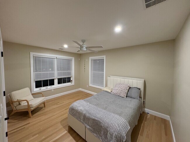 Building Photo - 724 Holmdel Rd