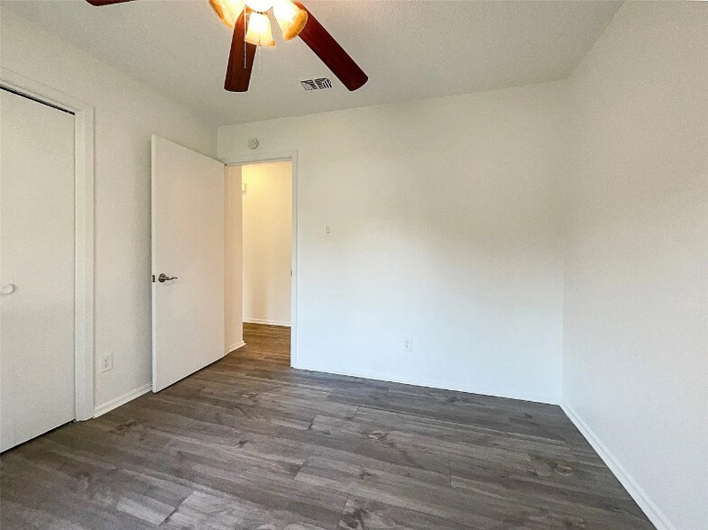 Building Photo - 2369 Laredo Ct
