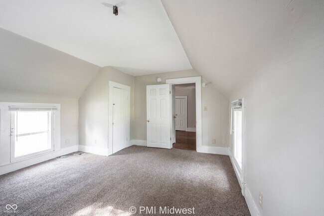 Building Photo - 831 S Webster St