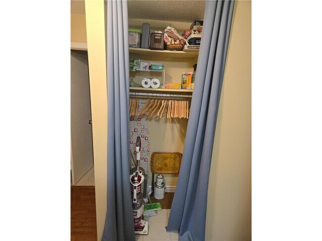 Building Photo - 2616 Harriet Ave