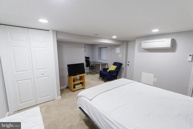 Building Photo - 1113 Clifton St NW