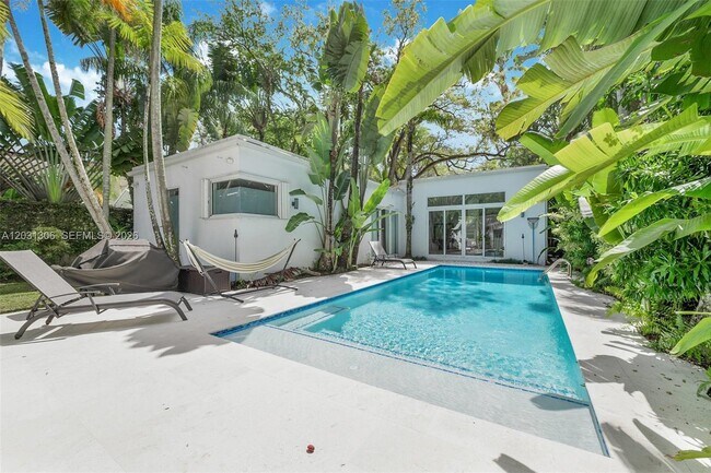 Building Photo - 4051 Ensenada Ave
