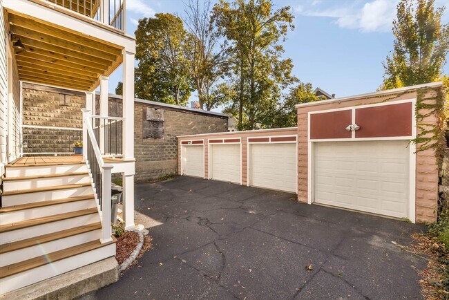 Building Photo - 22 Clarendon Ave