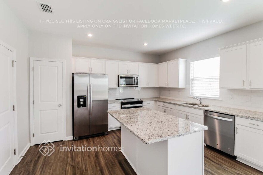 Building Photo - 2119 Blackbird Cir