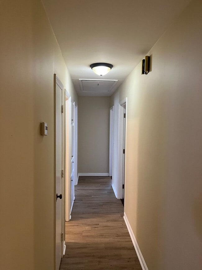 Building Photo - **AVAILABLE NOW**3 bedroom / 2 bathroom Ho...