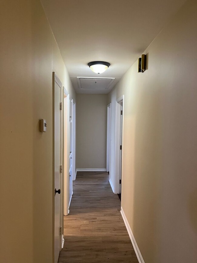 Building Photo - **UPCOMING**3 bedroom / 2 bathroom Home fo...