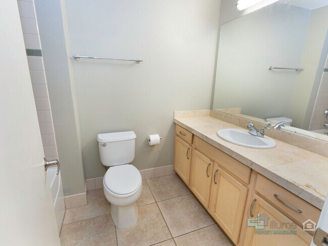 Building Photo - 1-MONTH FREE SPECIAL! Renovated 2 Bd/2 Ba Condo w/parking