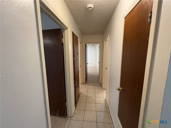 Building Photo - 2408 Carnation Dr
