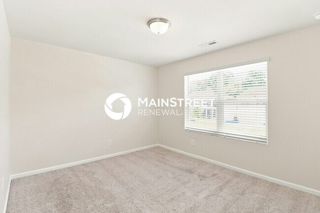 Building Photo - 3 Bedroom Pet-Friendly Home in Charlotte, NC with Main Street Renewal