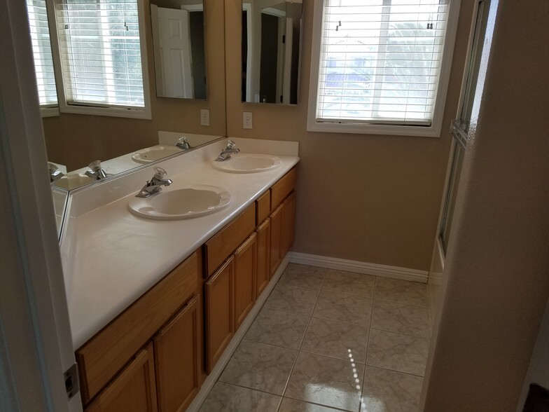 Building Photo - 9740 Powell Plateau Ct