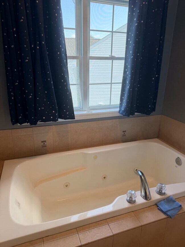 Building Photo - Beautiful 5 Bedroom, 3.5 Bathroom Home for Rent