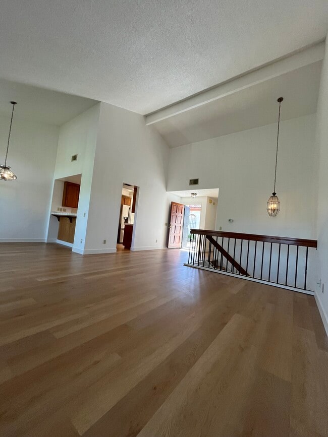 Building Photo - 1550 Apache Dr