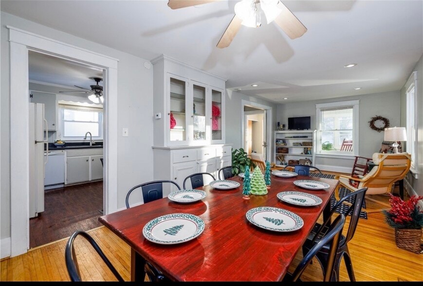 Building Photo - 18 Deland Park a