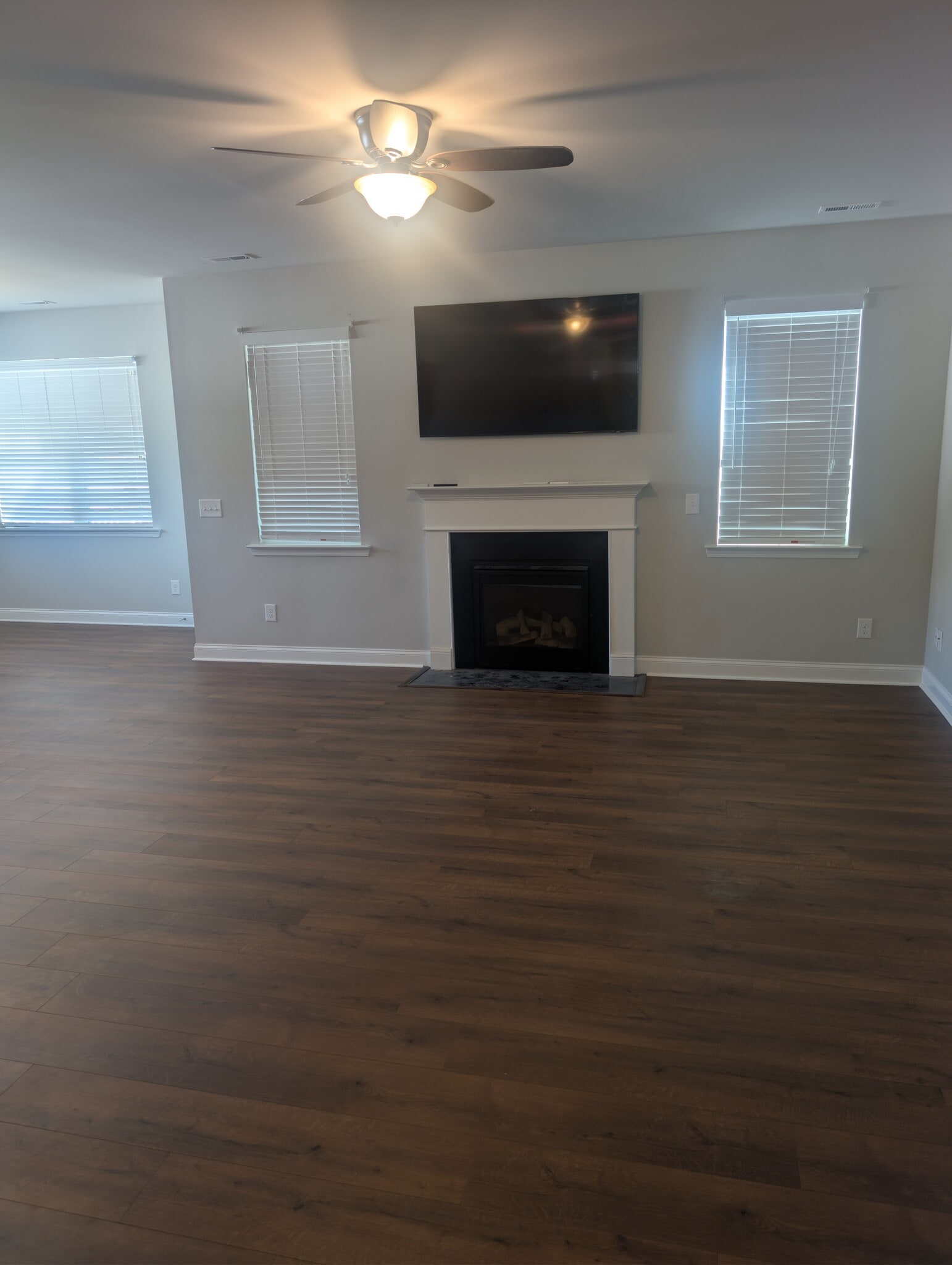 Building Photo - 3209 Grapevine Ct W