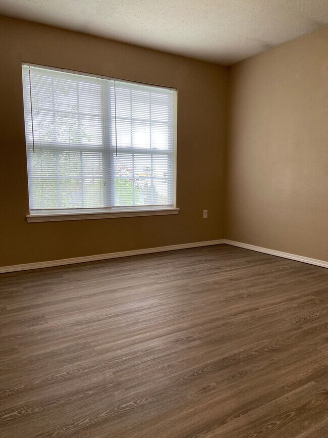 Building Photo - Condominium in Academy Commons