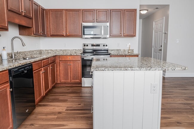 Building Photo - 312 Hawks Bluff Dr
