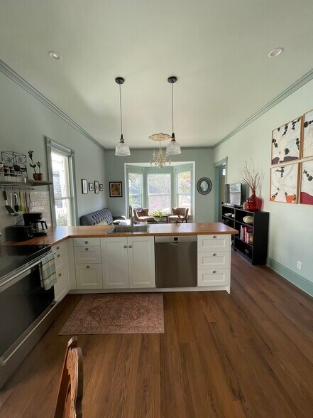 Kitchen - 3521 NE 8th Ave