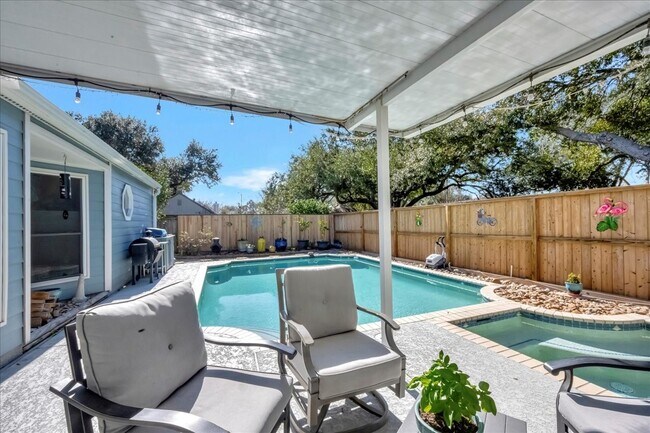 Building Photo - 16702 Dale Oak Way