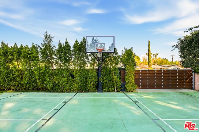 Building Photo - 22428 Victory Blvd