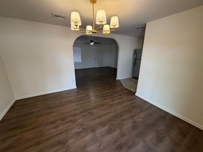 Building Photo - 1244 E Susan Ln