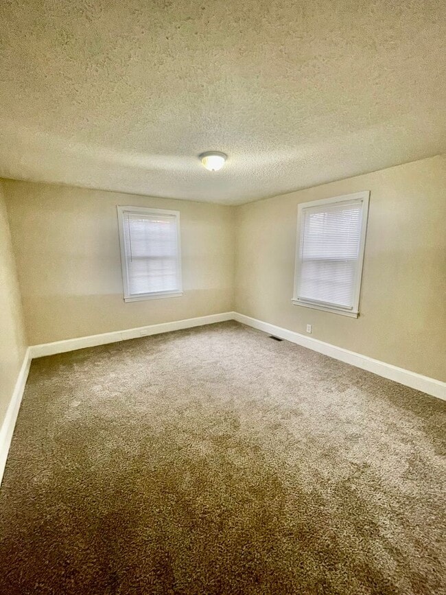 Building Photo - This adorable  2 Bedroom 1 bath home on Glenwood Drive