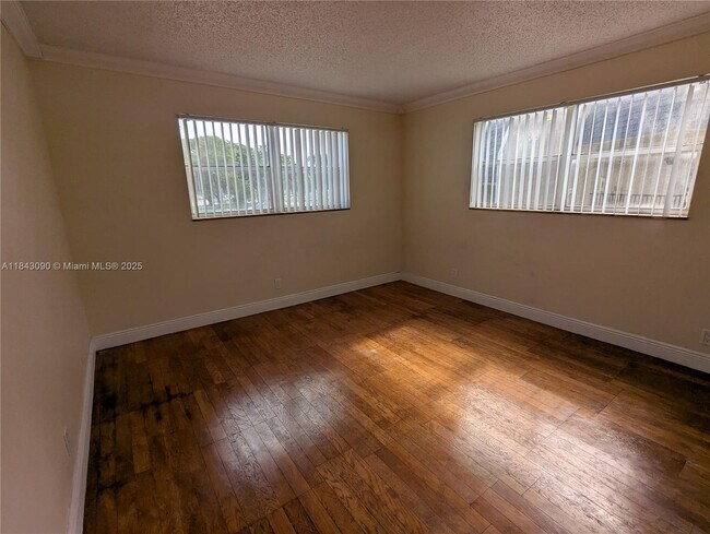 Building Photo - 7960 N Colony Cir