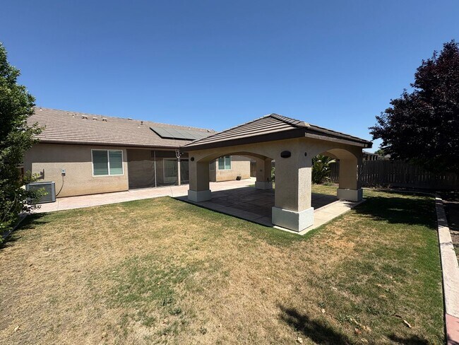 Building Photo - SE Visalia home Coming Soon!!