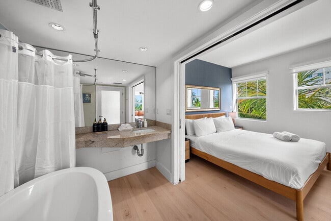 Building Photo - 1036 Ocean Dr