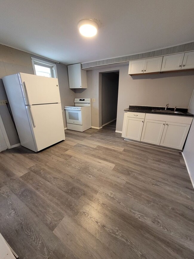 Building Photo - 127 Schoolhouse Rd