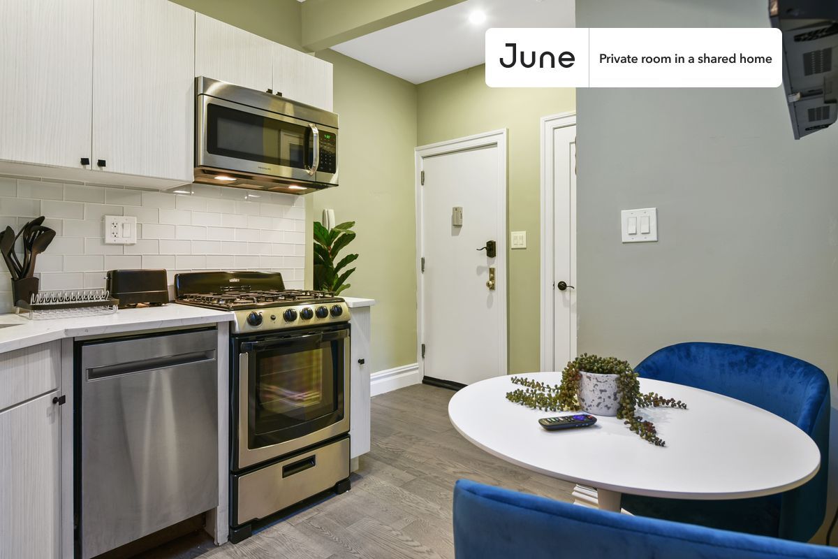 Building Photo - Private bedroom in 3 bed/1 bath Home