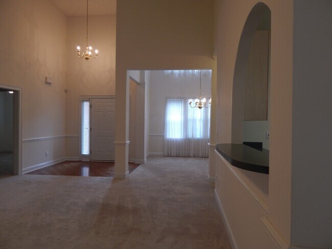 Building Photo - 2109 Elderberry Dr