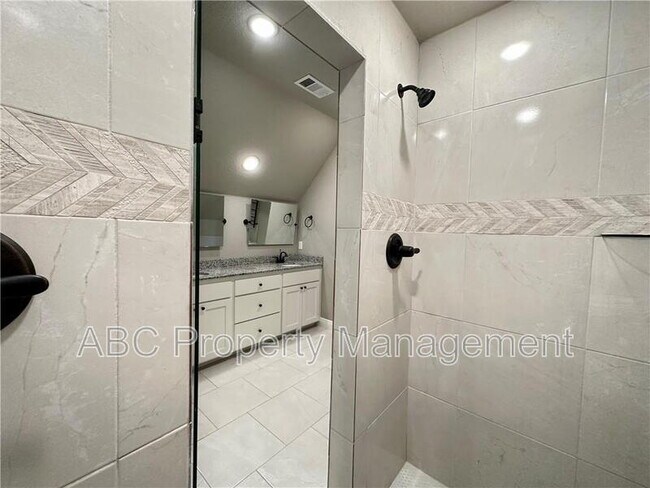 Building Photo - 3819 W Maclura Way