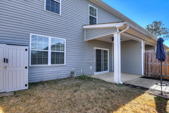 Building Photo - 3 Bedroom 2.5 Bath in Canterbury Farms!