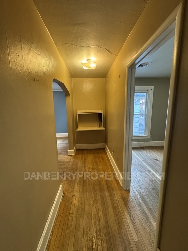 Building Photo - 915 N Main St