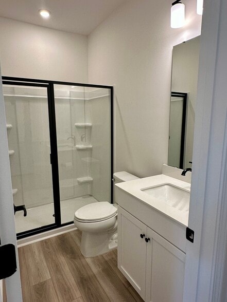 Full Bath 1st Floor - 3232 Drift St